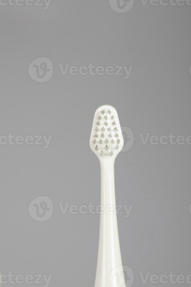 ultrasonique brosse à dents sur une gris Contexte. photo