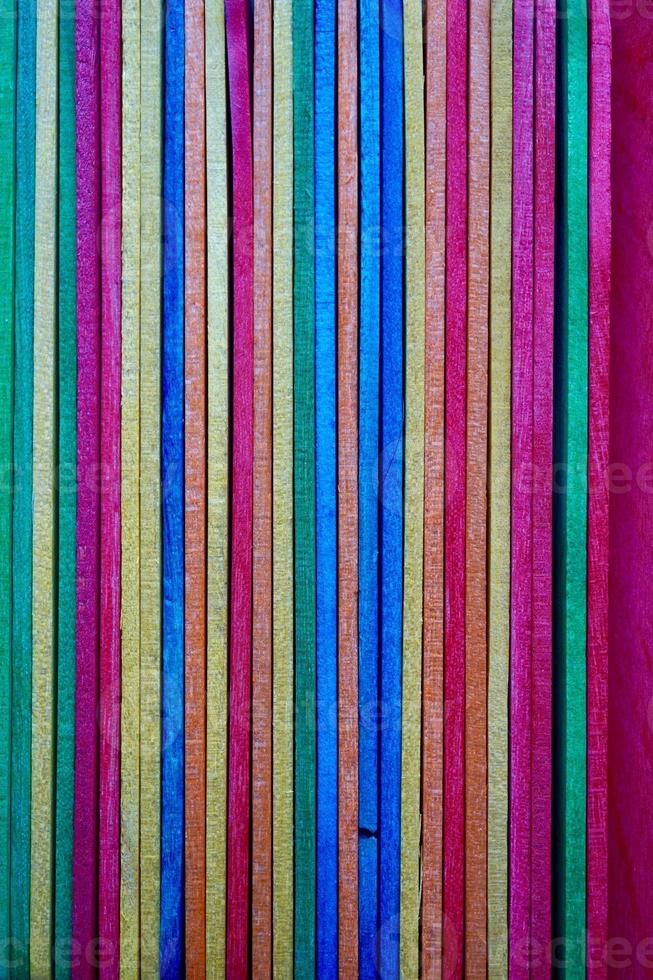 décoration de baguettes en bois multicolores photo