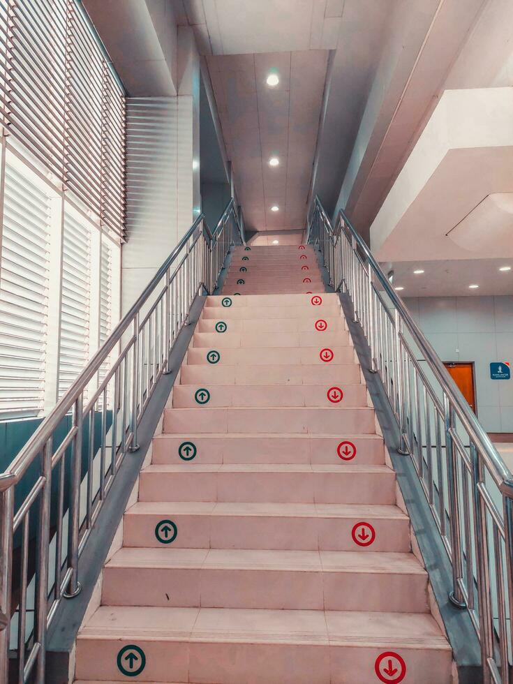 escaliers dans train station photo