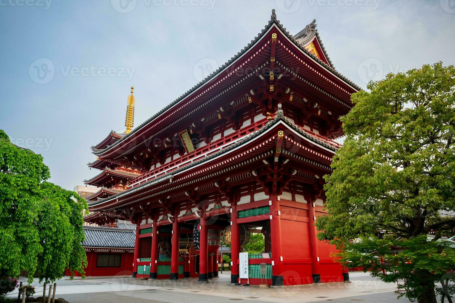 sensoji temple à nuit dans Tokyo, Japon. sensoji temple est le le plus ancien bouddhiste temple dans Tokyo. photo