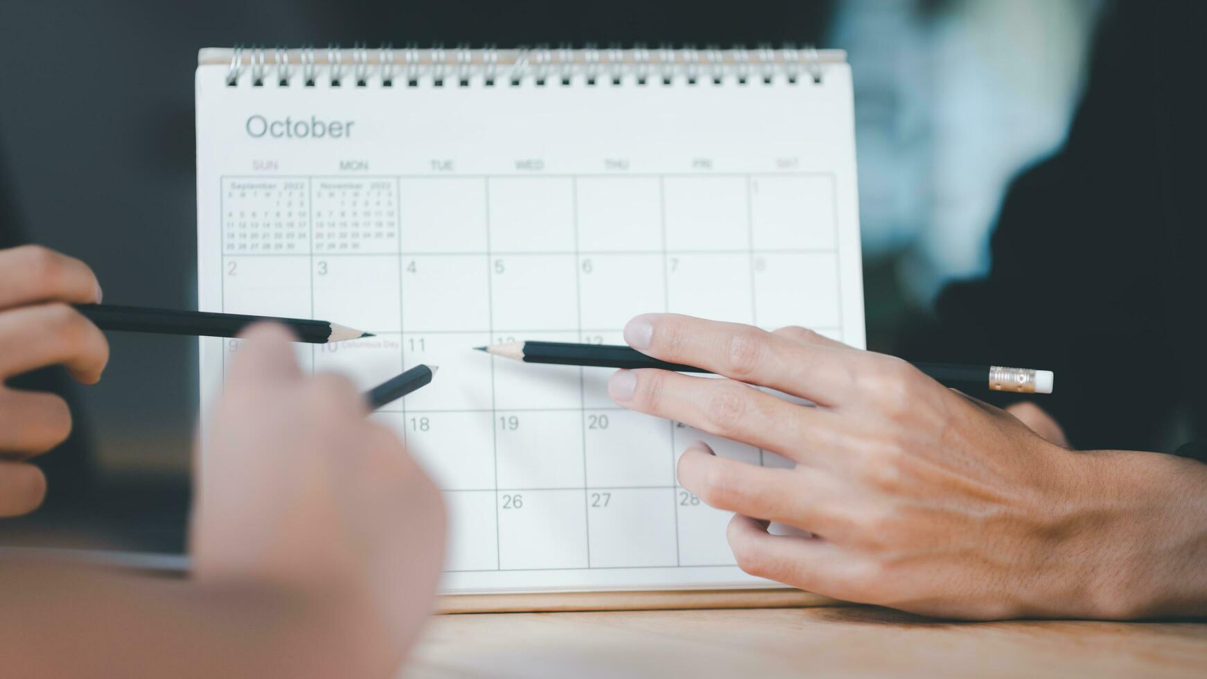 stratégique Planification notions, idée de génie des idées sur affaires des plans, mise à jour des horaires ou Planification entreprise, travail en équipe et Les données analyse, commercialisation développement, cette Masculin main à le calendrier à programme photo