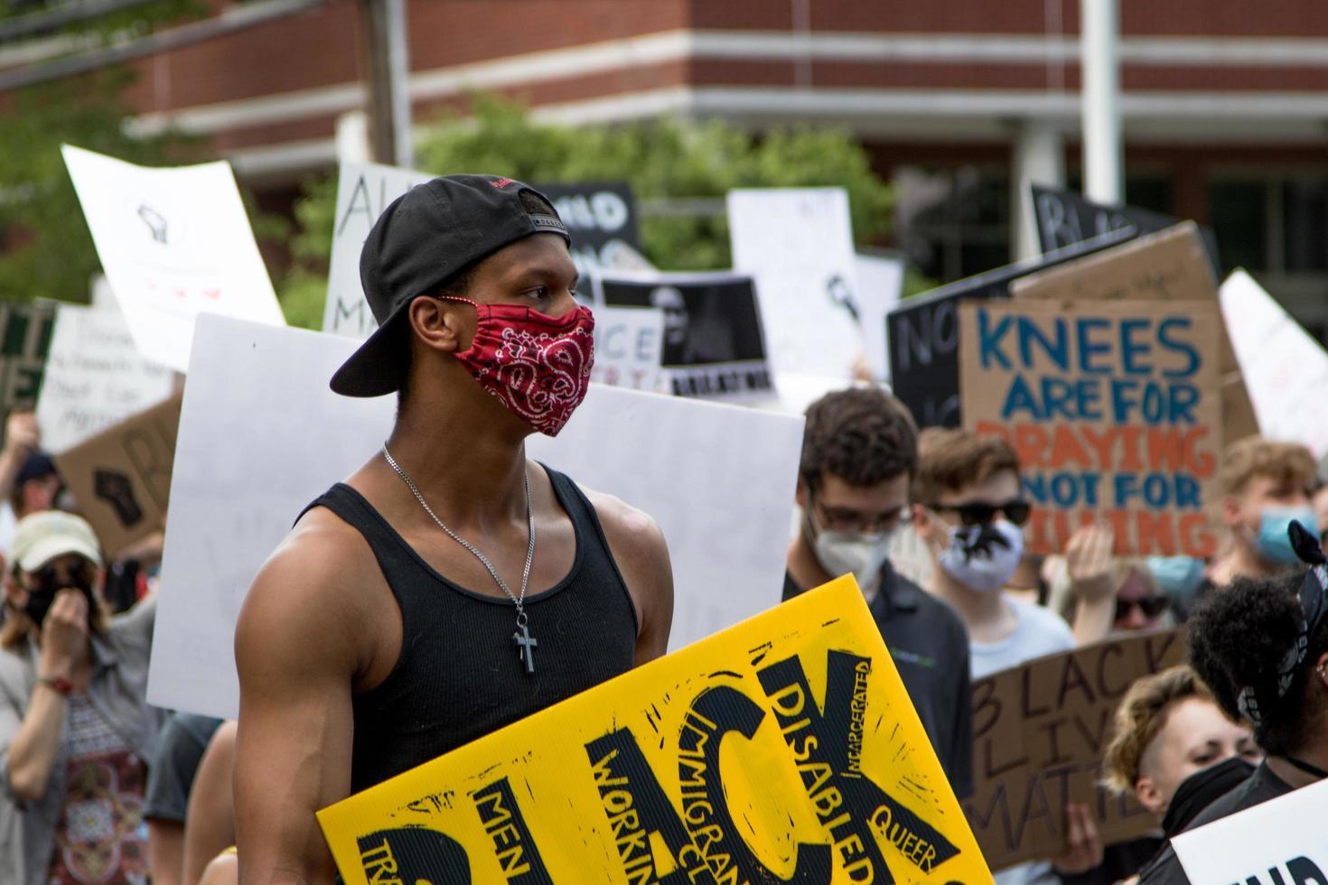 États-Unis, 2020 - homme tenant une pancarte de protestation photo