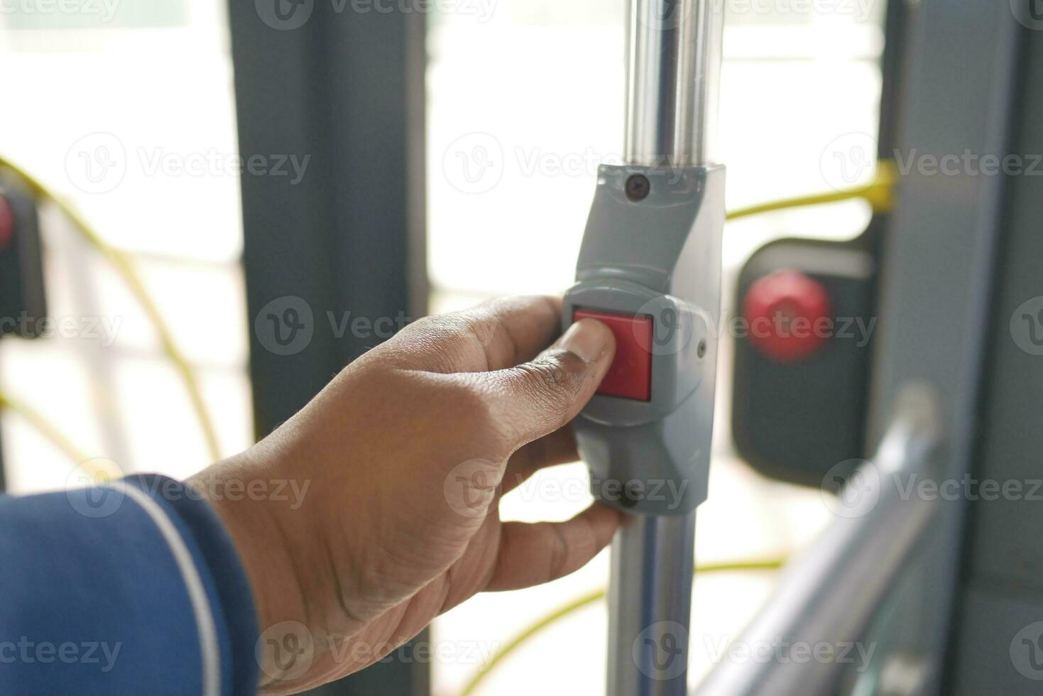 fermer de autobus cloche commutateur pour Arrêtez à l'intérieur le Publique autobus photo