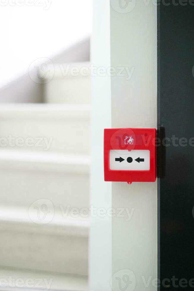 rouge Feu alarme bouton sur mur , photo