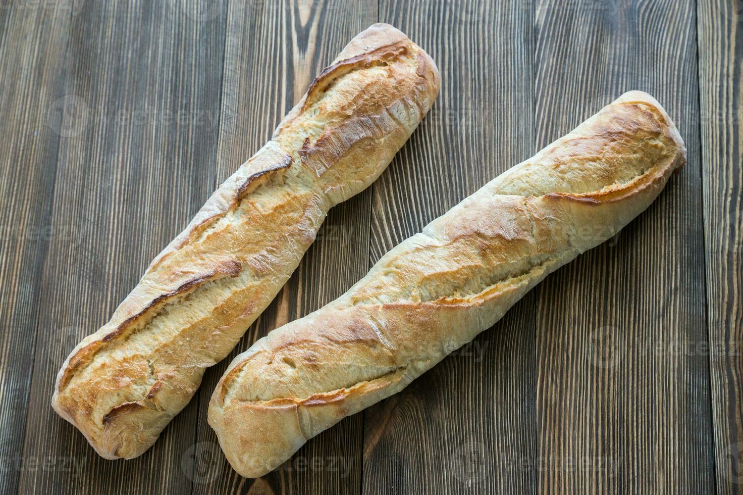 deux baguettes sur le en bois Contexte photo