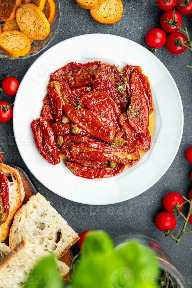 tomate antipasti Soleil séché nourriture légume repas casse-croûte sur le table copie espace nourriture Contexte rustique Haut vue photo