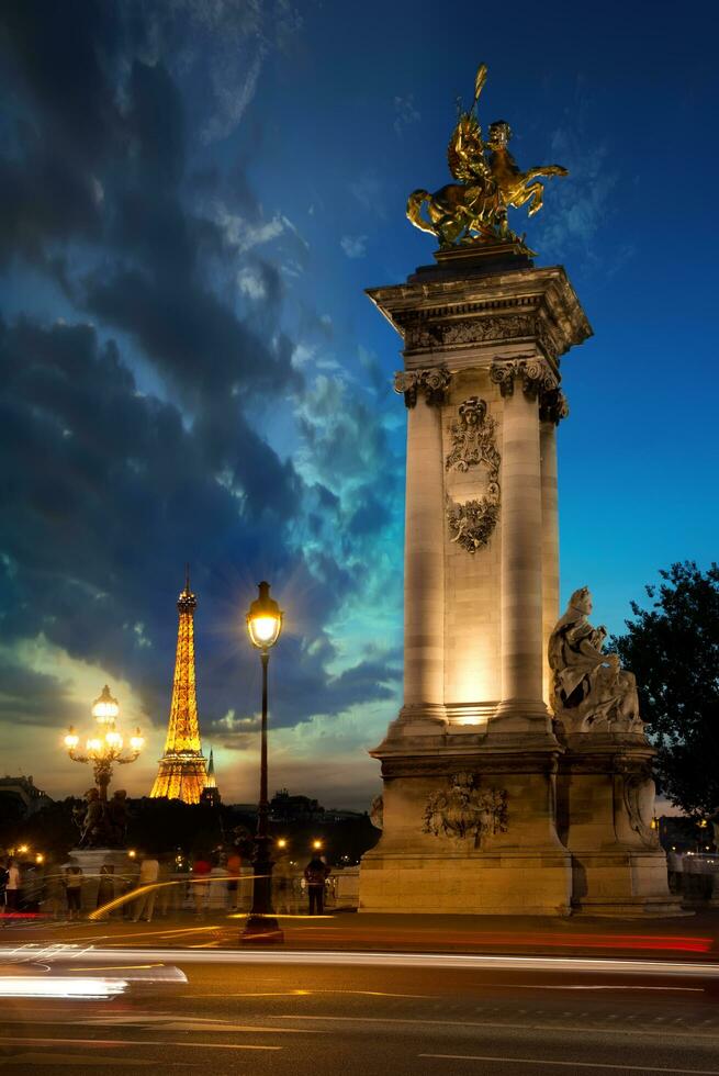 colonne sur pont Alexandre iii photo