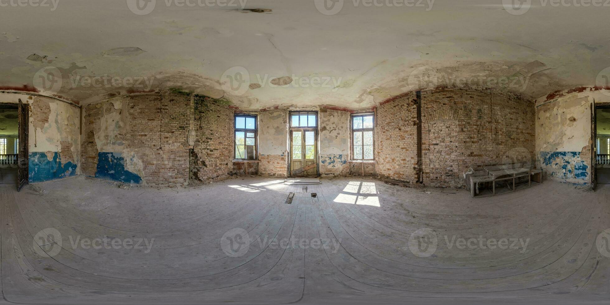 360 hdri panorama à l'intérieur abandonné vide béton pièce ou vieux bâtiment dans sans couture sphérique dans équirectangulaire projection, prêt ar vr virtuel réalité contenu photo