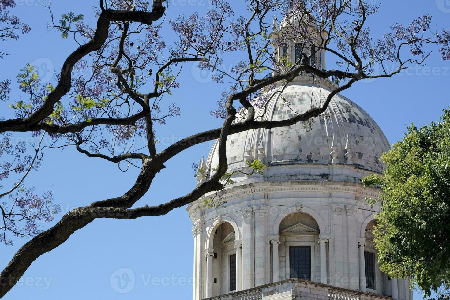 le Haut de igreja de Père Noël engracia - le église de Père Noël engracia - contre le bleu ciel photo