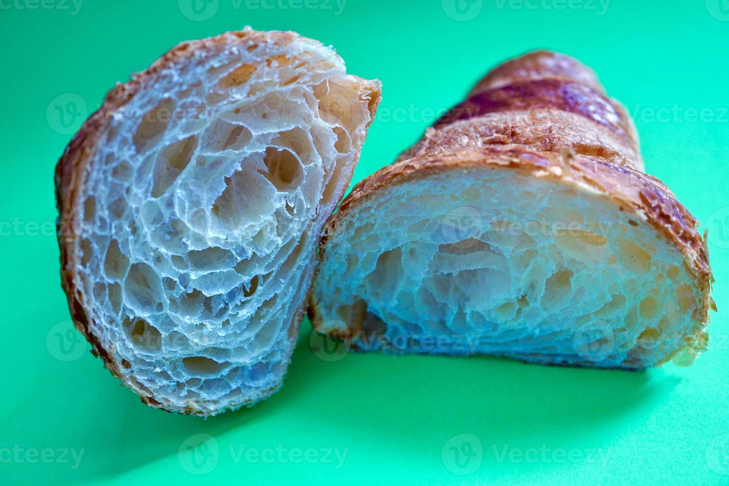 délicieux croissant pour le petit déjeuner photo