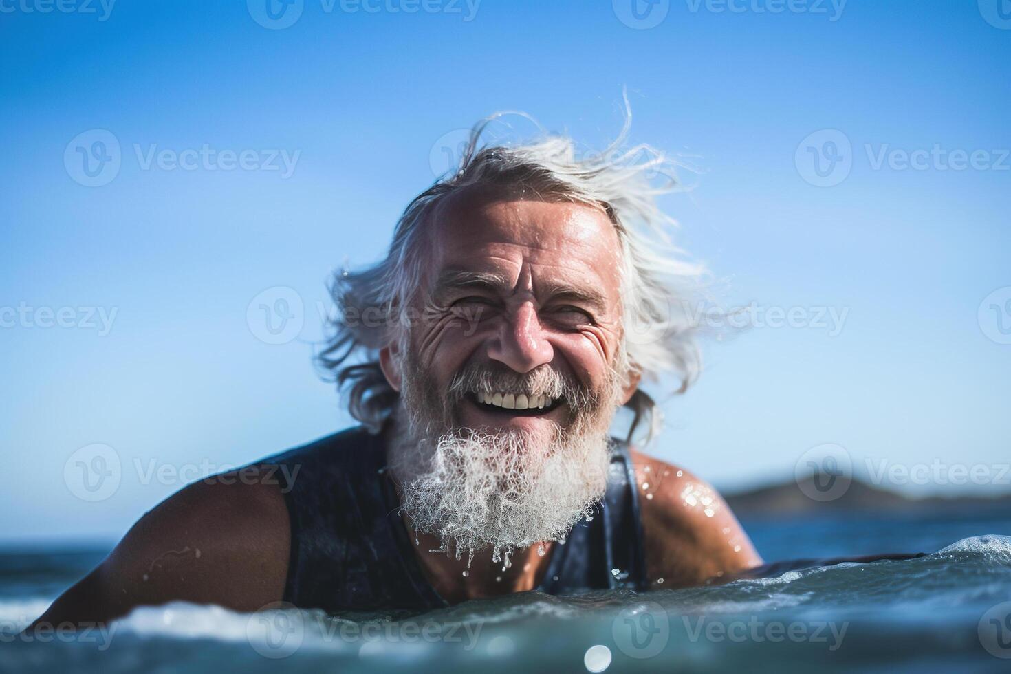 portrait de mature Sénior homme dans le mer. ai généré photo