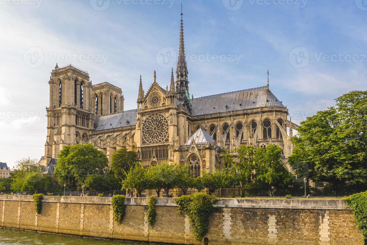 la cathédrale notre dame de paris et la seine photo