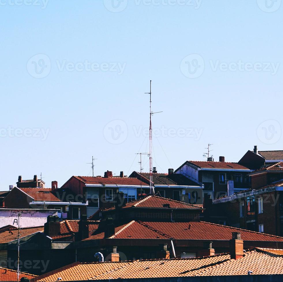 cheminée sur le toit de la maison photo