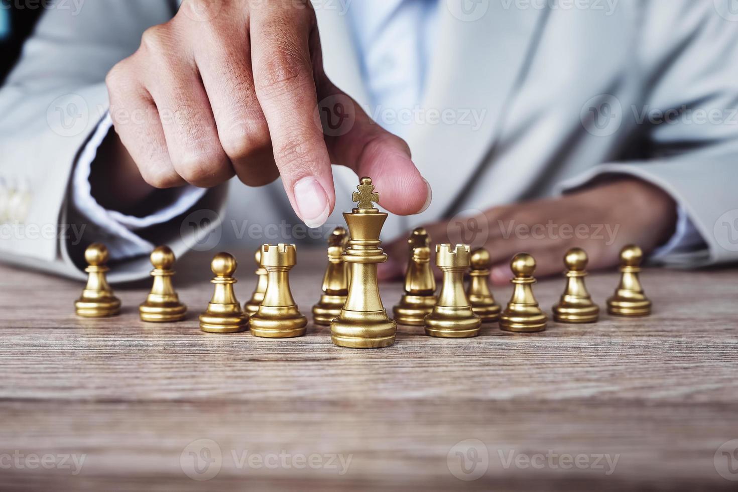 concept de compétition commerciale avec table de jeu d'échecs photo