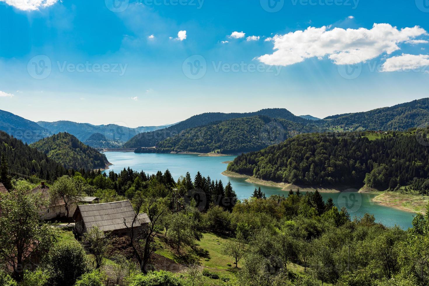 Lac Zaovine en Serbie photo