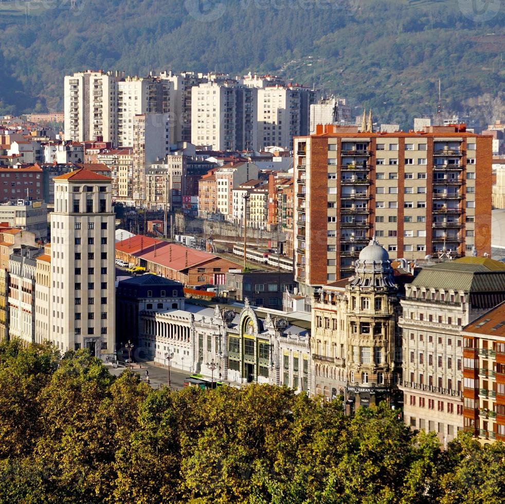 paysage urbain de la ville de bilbao en espagne photo