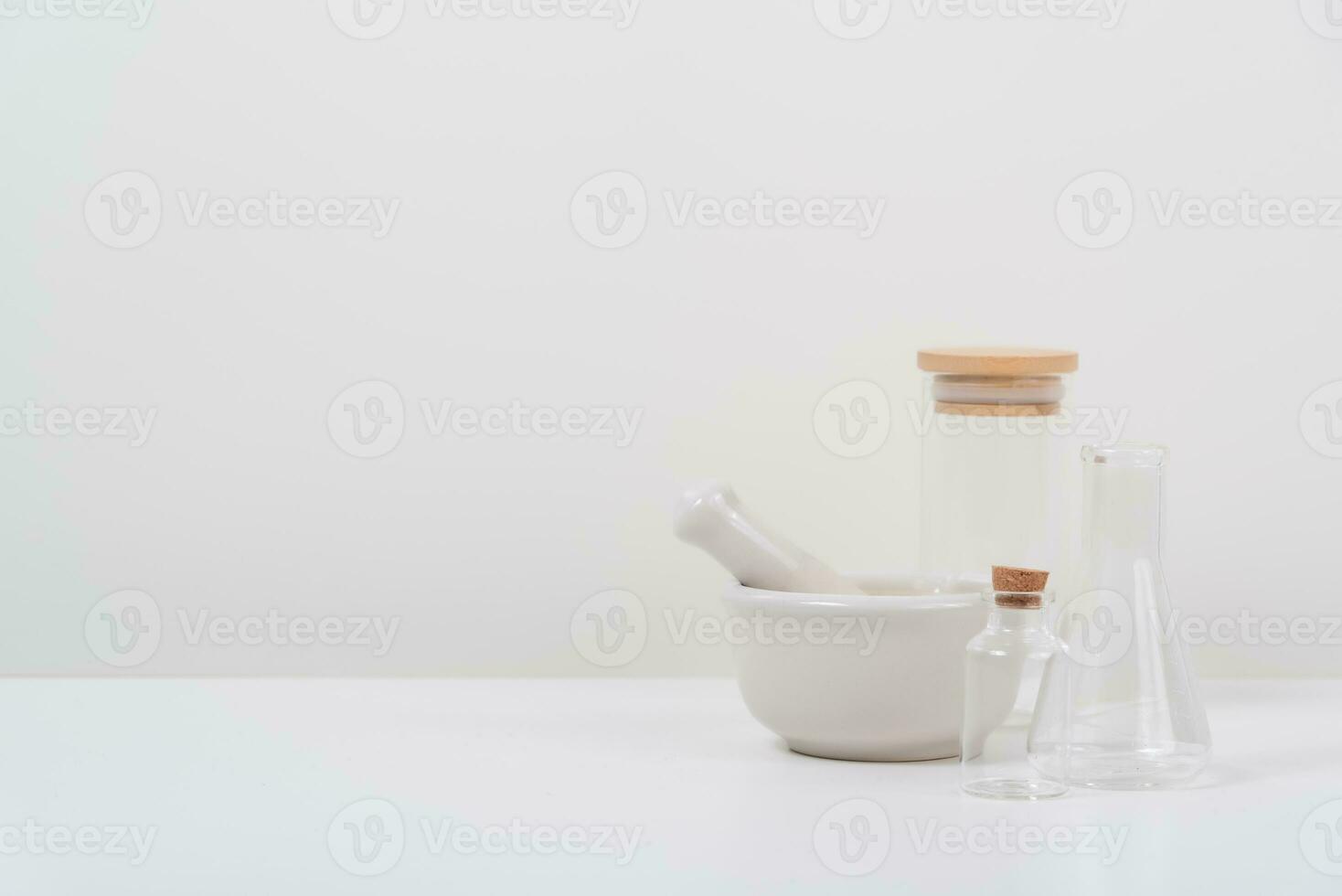 certains tester tube sur le blanc table photo