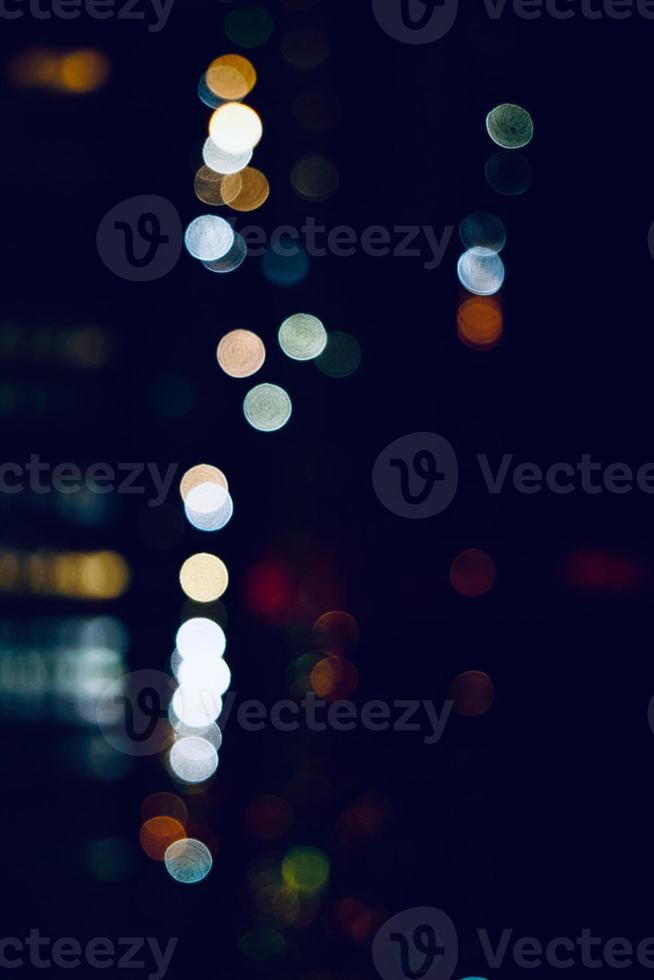 lumières de bokeh multicolores la nuit photo