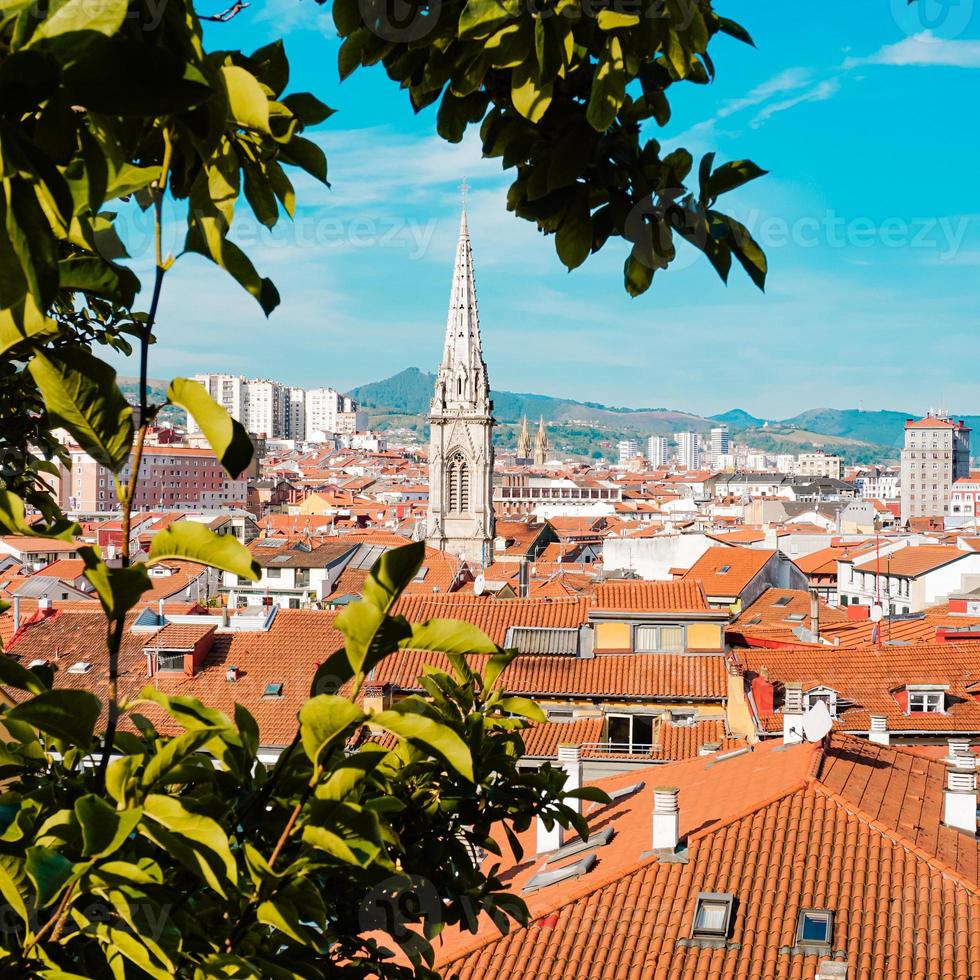 paysage urbain de la ville de bilbao en espagne photo