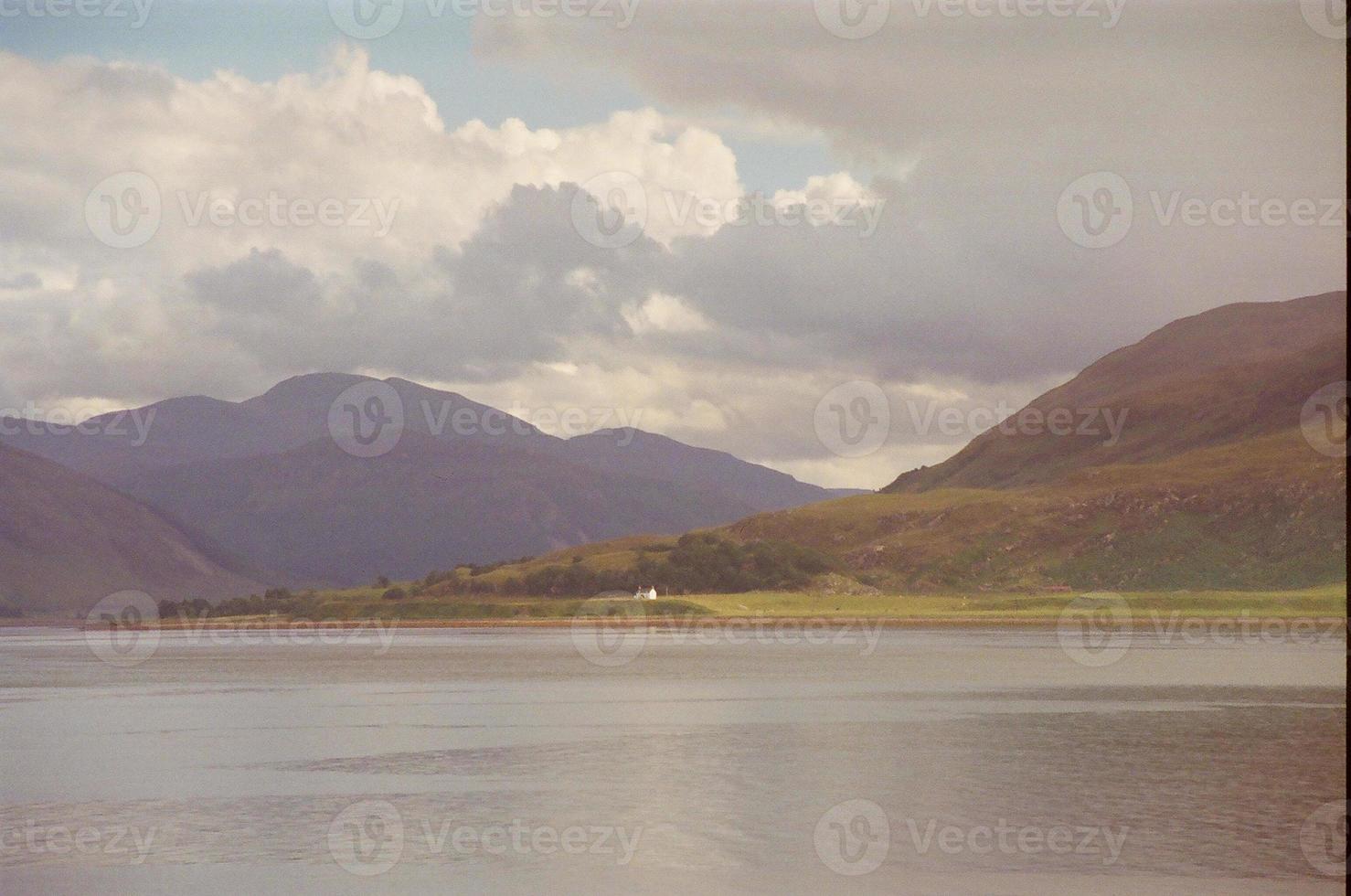 nuages de pluie et mer photo