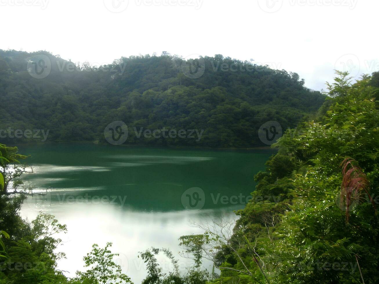 balinsasayao double des lacs Naturel parc dans nègres Oriental philippines photo