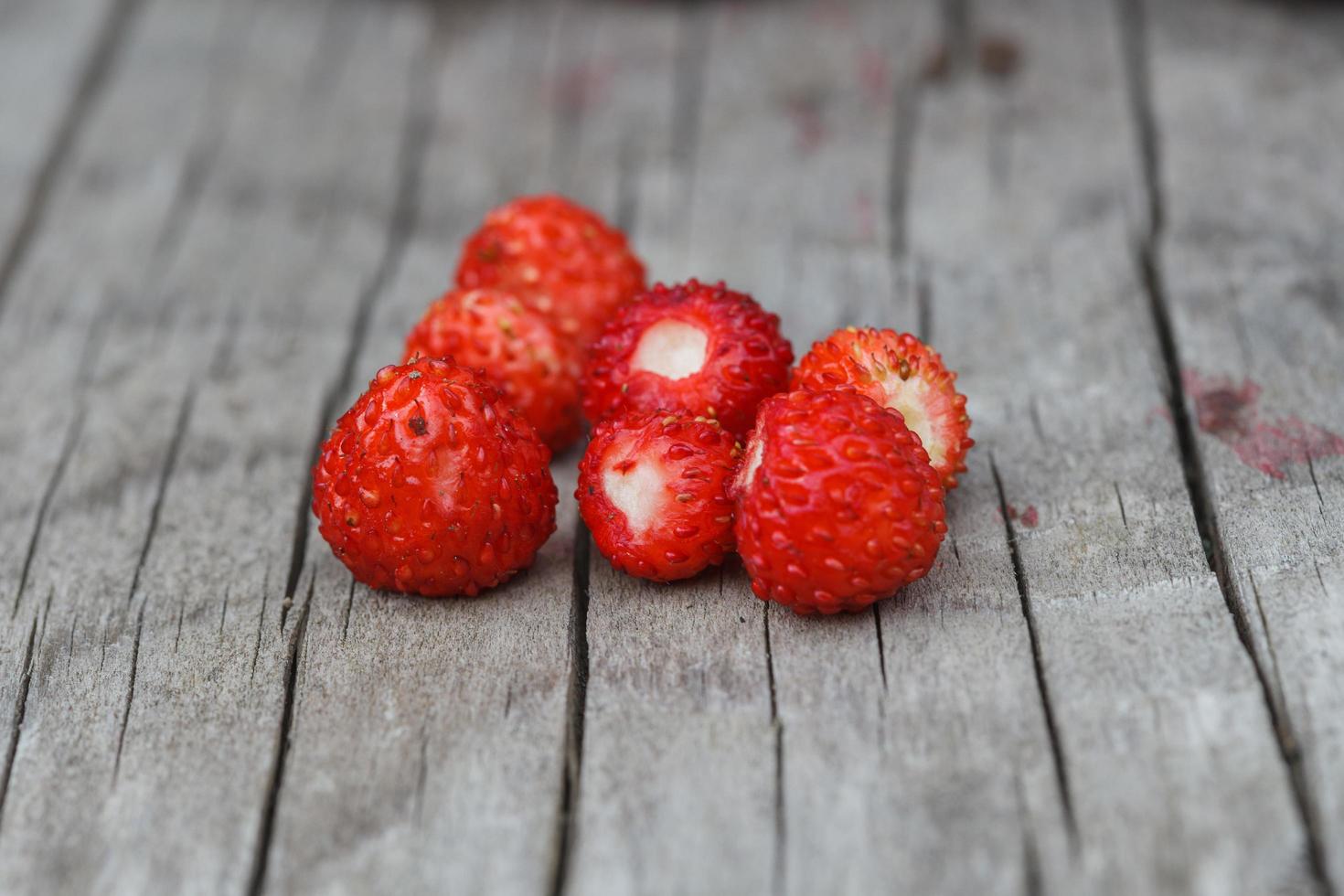 fraises fraîches du jardin fruits sauvages crus photo