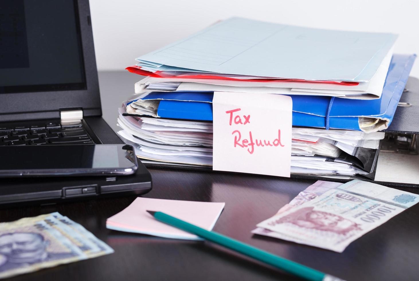 documents de remboursement d'impôt, situation financière, photo