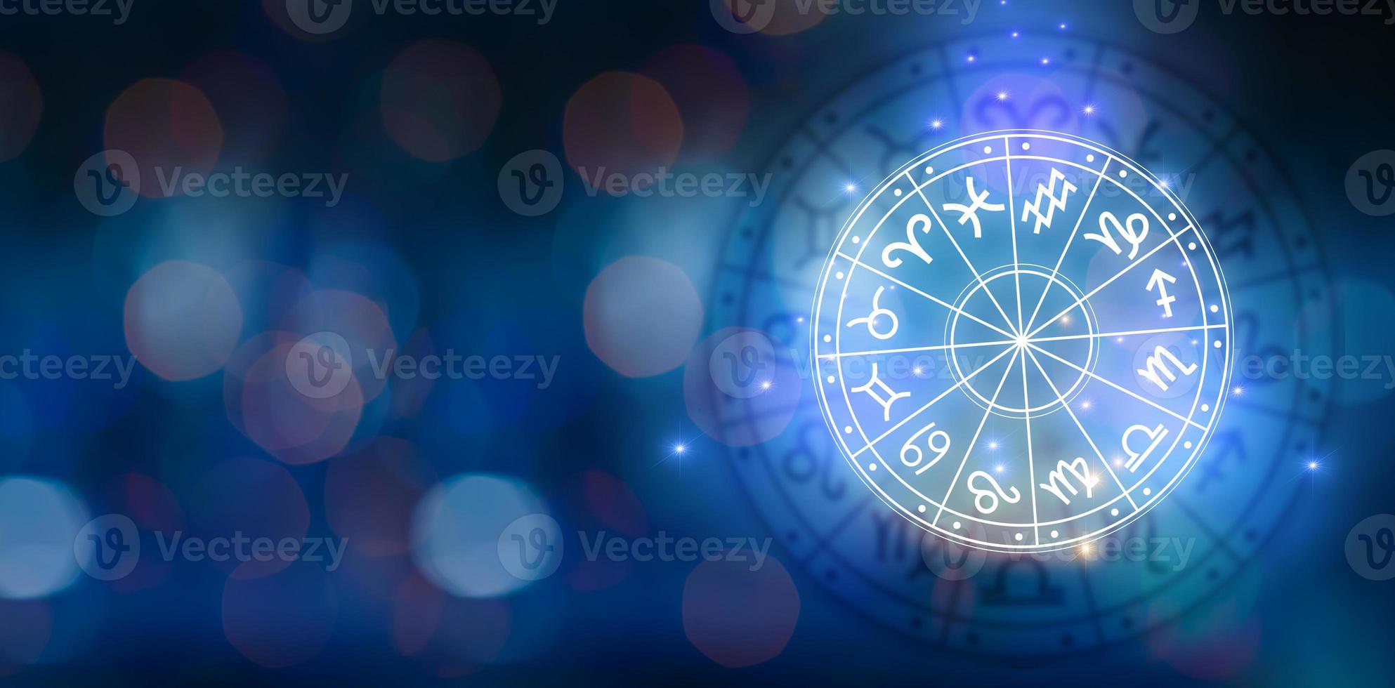 signes du zodiaque à l'intérieur du cercle de l'horoscope. astrologie dans le ciel avec de nombreuses étoiles et lunes concept d'astrologie et d'horoscopes photo