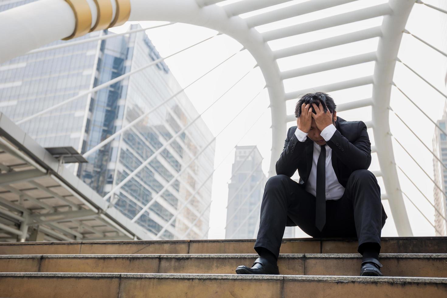 l'homme d'affaires est stressé photo