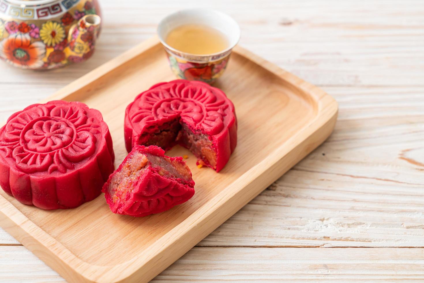 gâteau de lune chinois saveur fraise haricot rouge photo