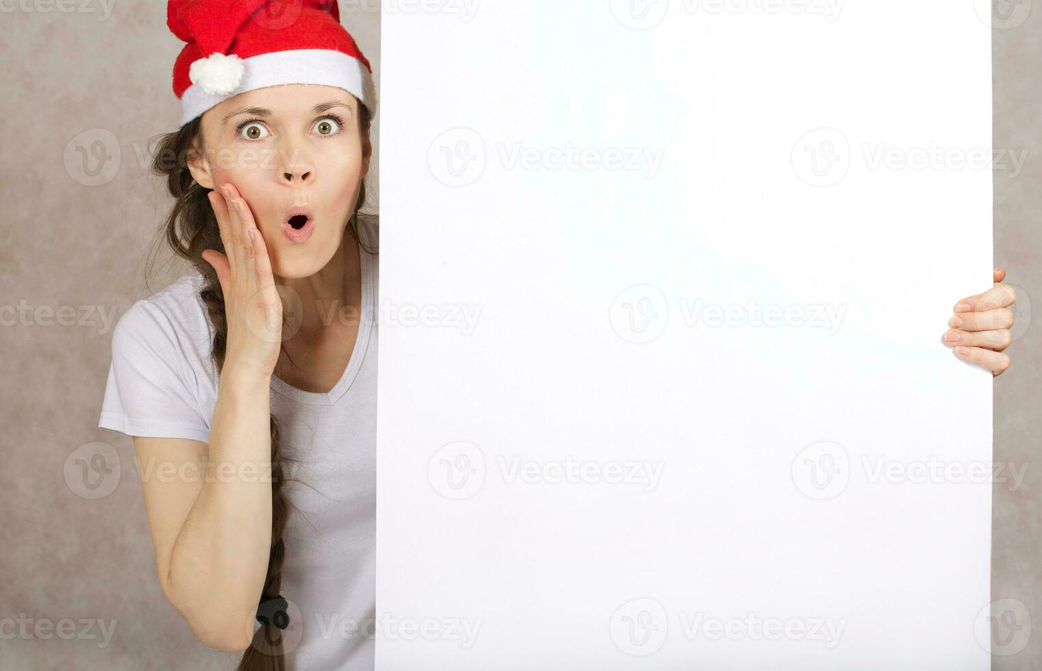 Jeune Dame dans Père Noël claus chapeau photo