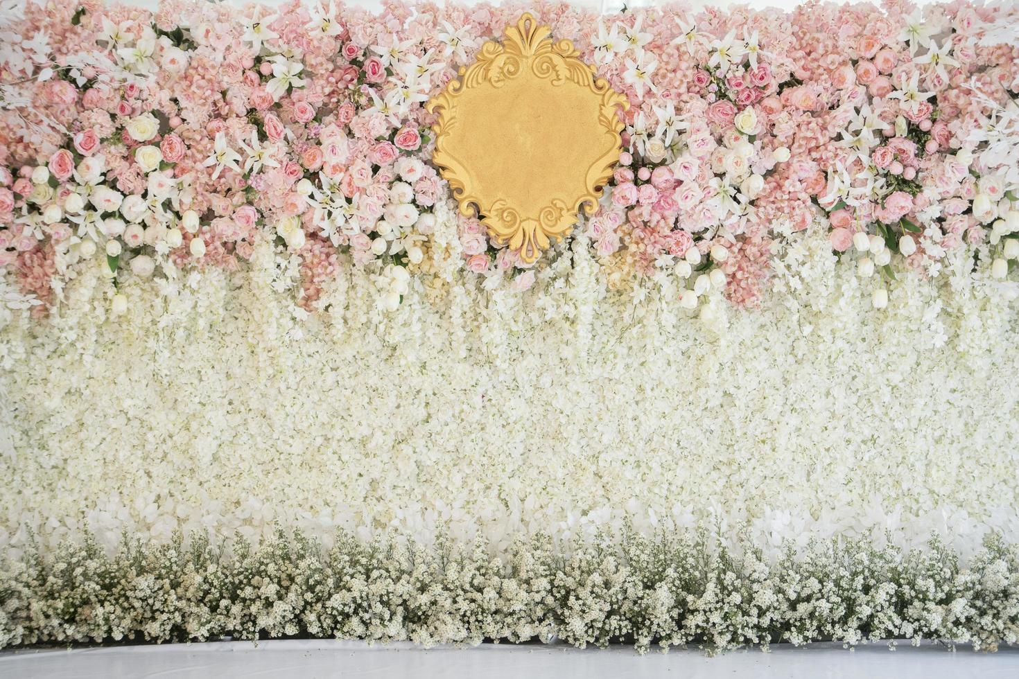 toile de fond de mariage avec décoration de fleurs et de mariage photo