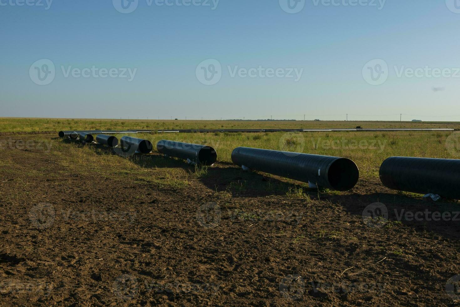 gaz pipeline construction, la la pampa Province , patagonie, Argentine. photo