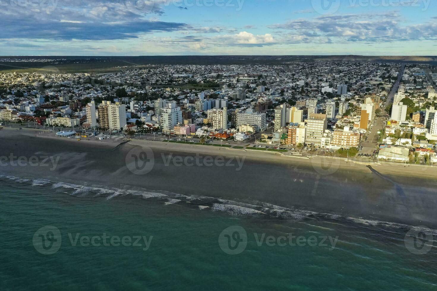 puerto Madryn ville, entrée portail à le péninsule valdés Naturel réserve, monde patrimoine placer, patagonie, Argentine. photo