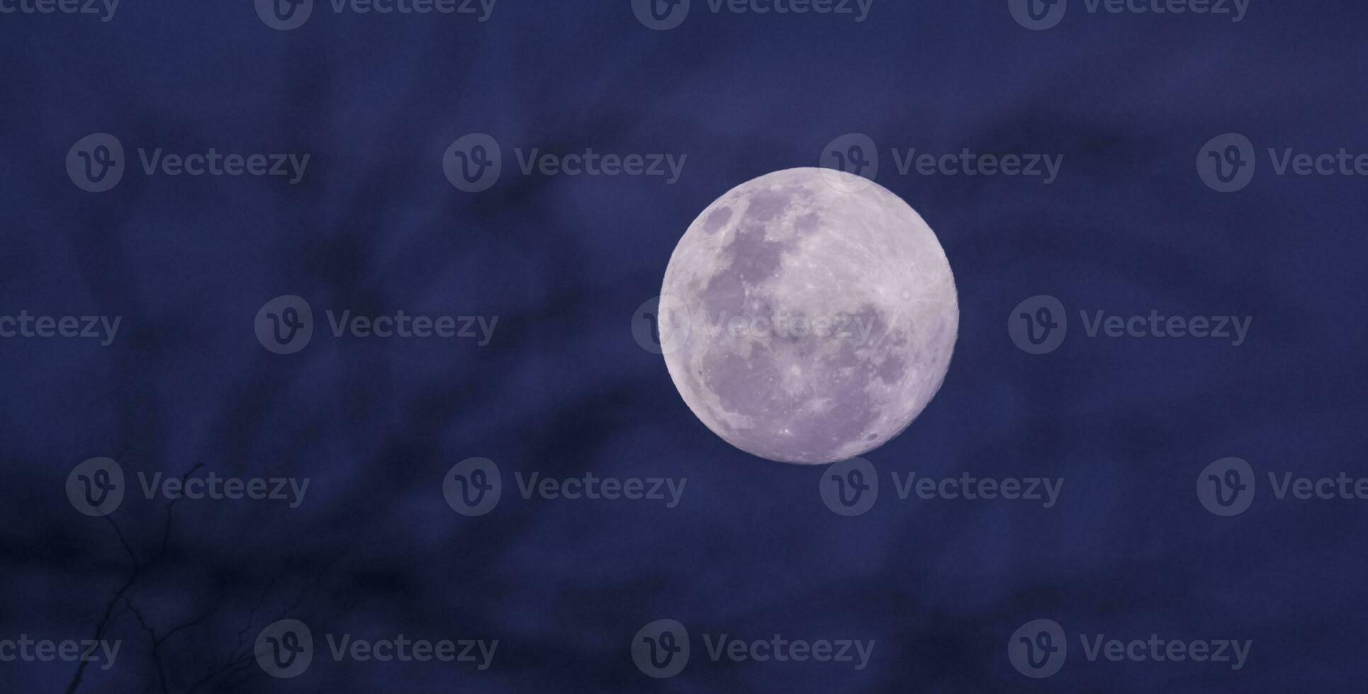 lever de lune , plein lune dans le ciel, patagonie, Argentine photo