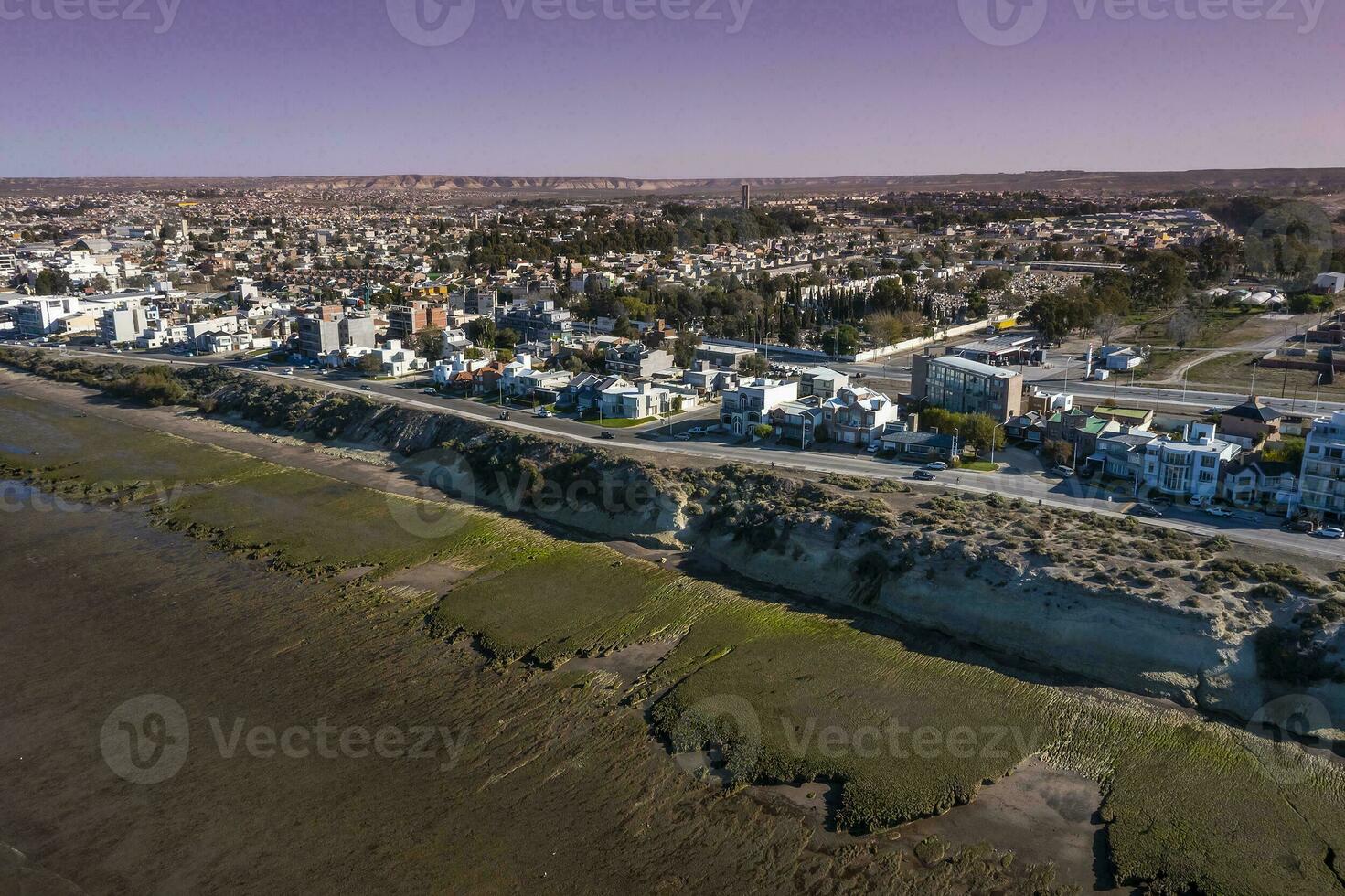 puerto Madryn ville, entrée portail à le péninsule valdés Naturel réserve, monde patrimoine placer, patagonie, Argentine. photo