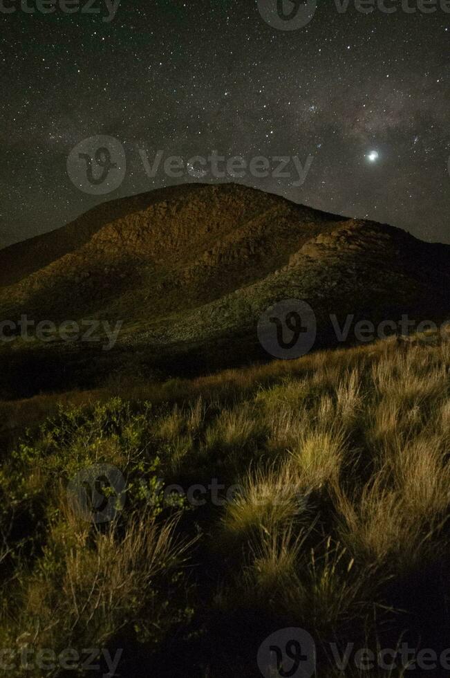 Lihue calel nationale parc, nuit paysage, la pampa, Argentine photo