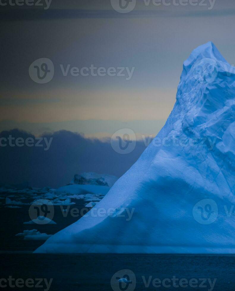 iceberg, glace, sauvage congelé paysage, Antarctique photo