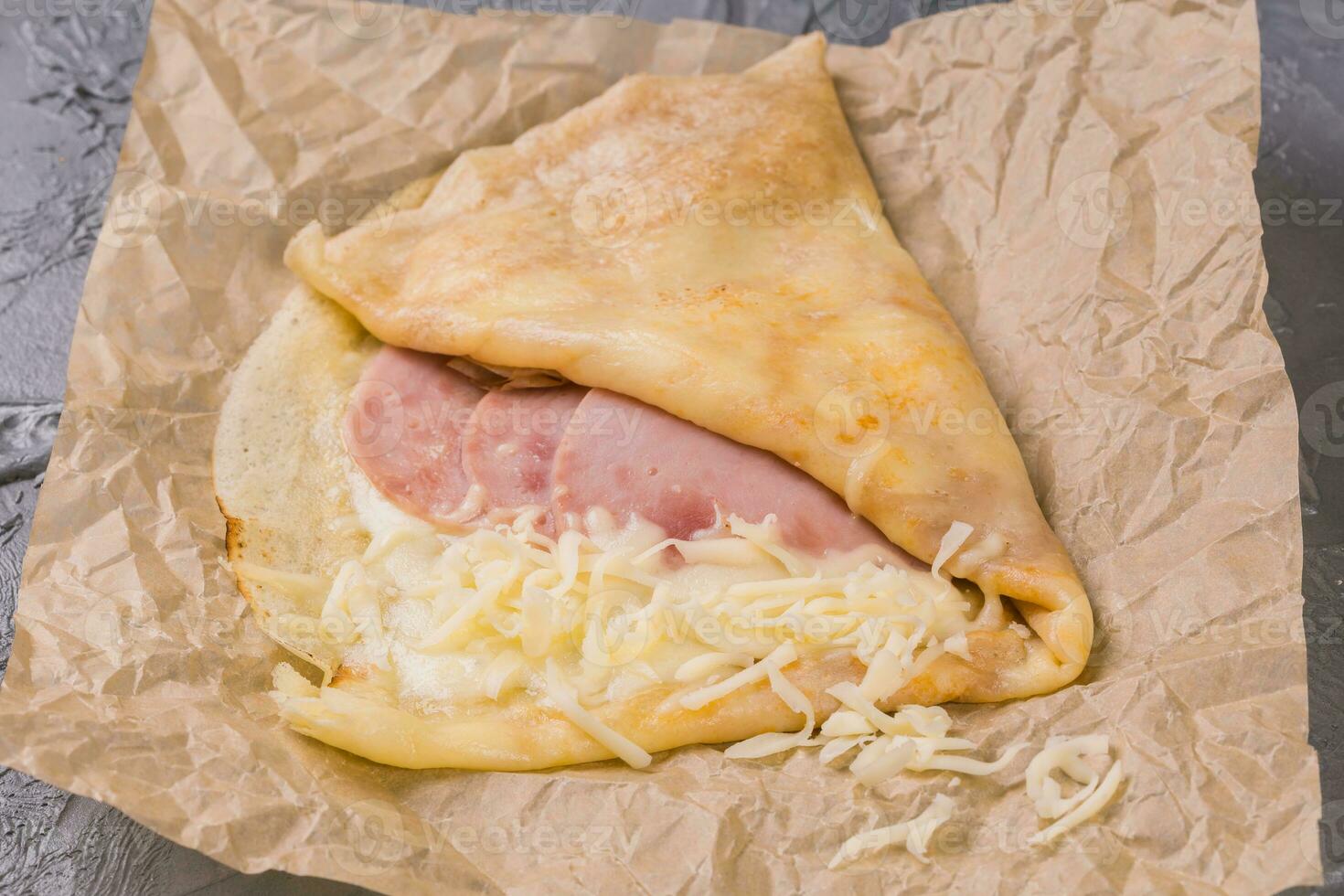 français crêpe Crêpes farci jambon et fromage photo