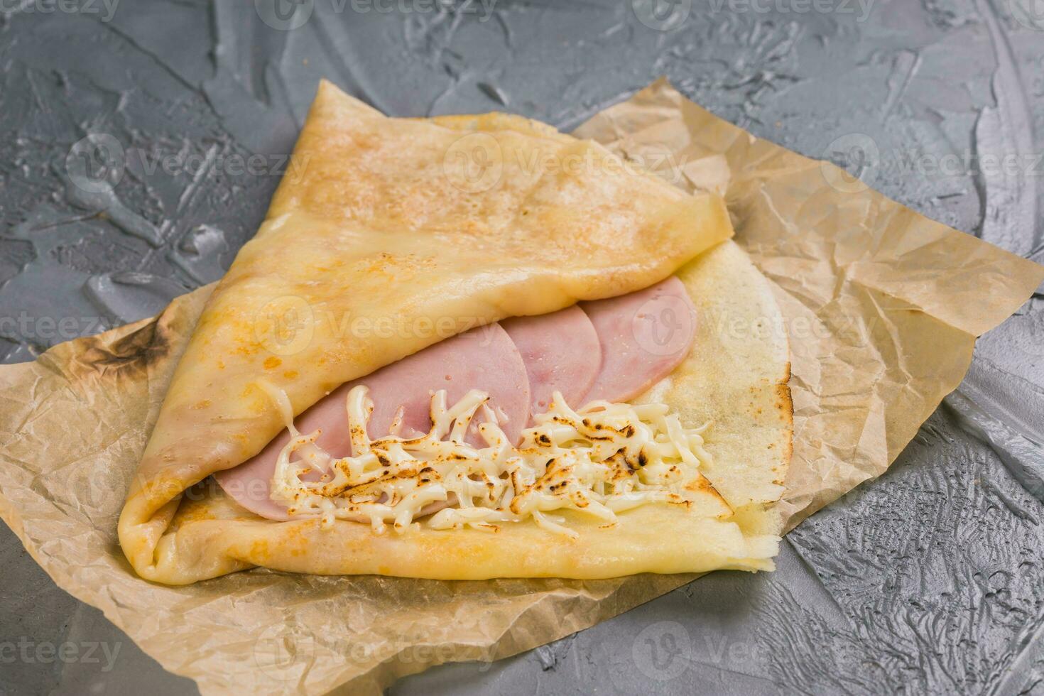 français crêpe Crêpes farci jambon et fromage photo