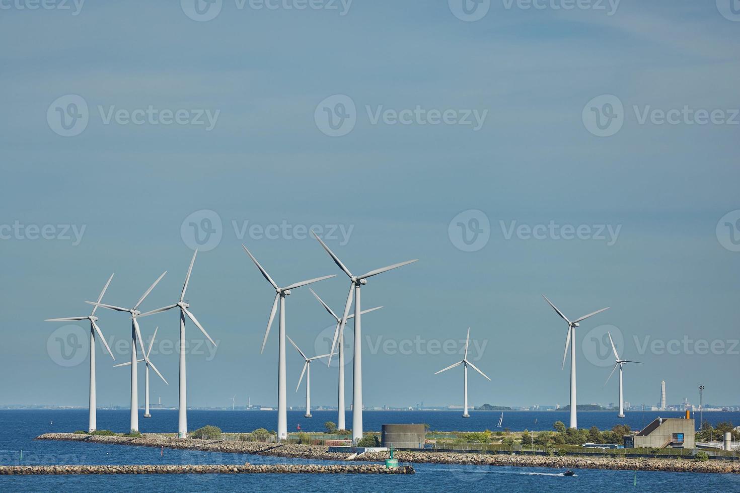 Parc d'éoliennes offshore à Copenhague , Danemark photo