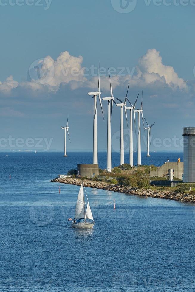 Parc d'éoliennes offshore à Copenhague , Danemark photo