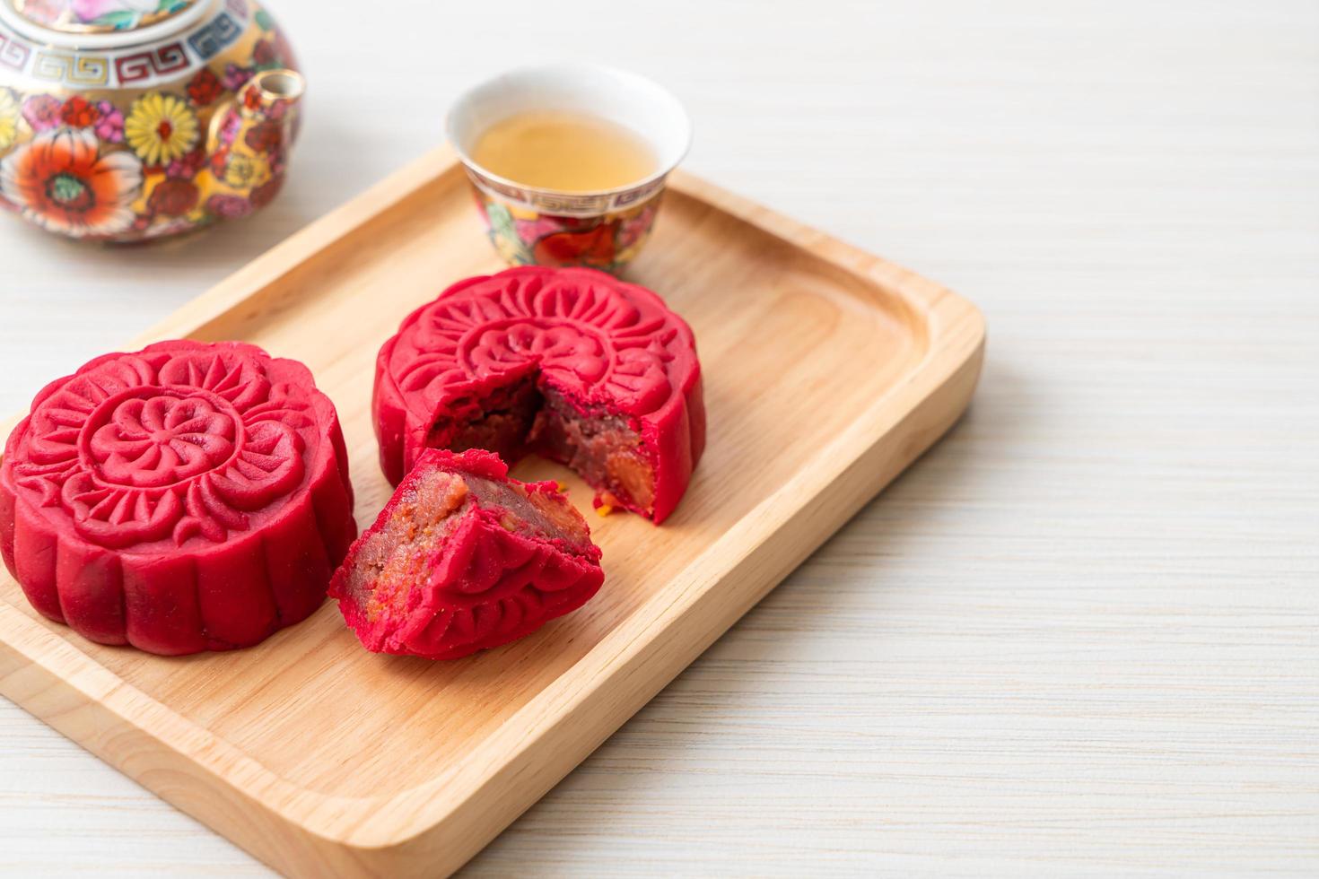 gâteau de lune chinois saveur fraise haricot rouge photo