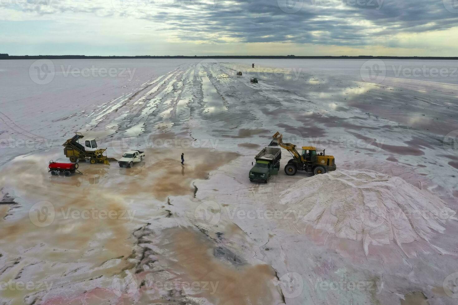 sel récolte dans sel lagune exploiter, salines grandes de hidalgo, la pampa, patagonie, Argentine. photo