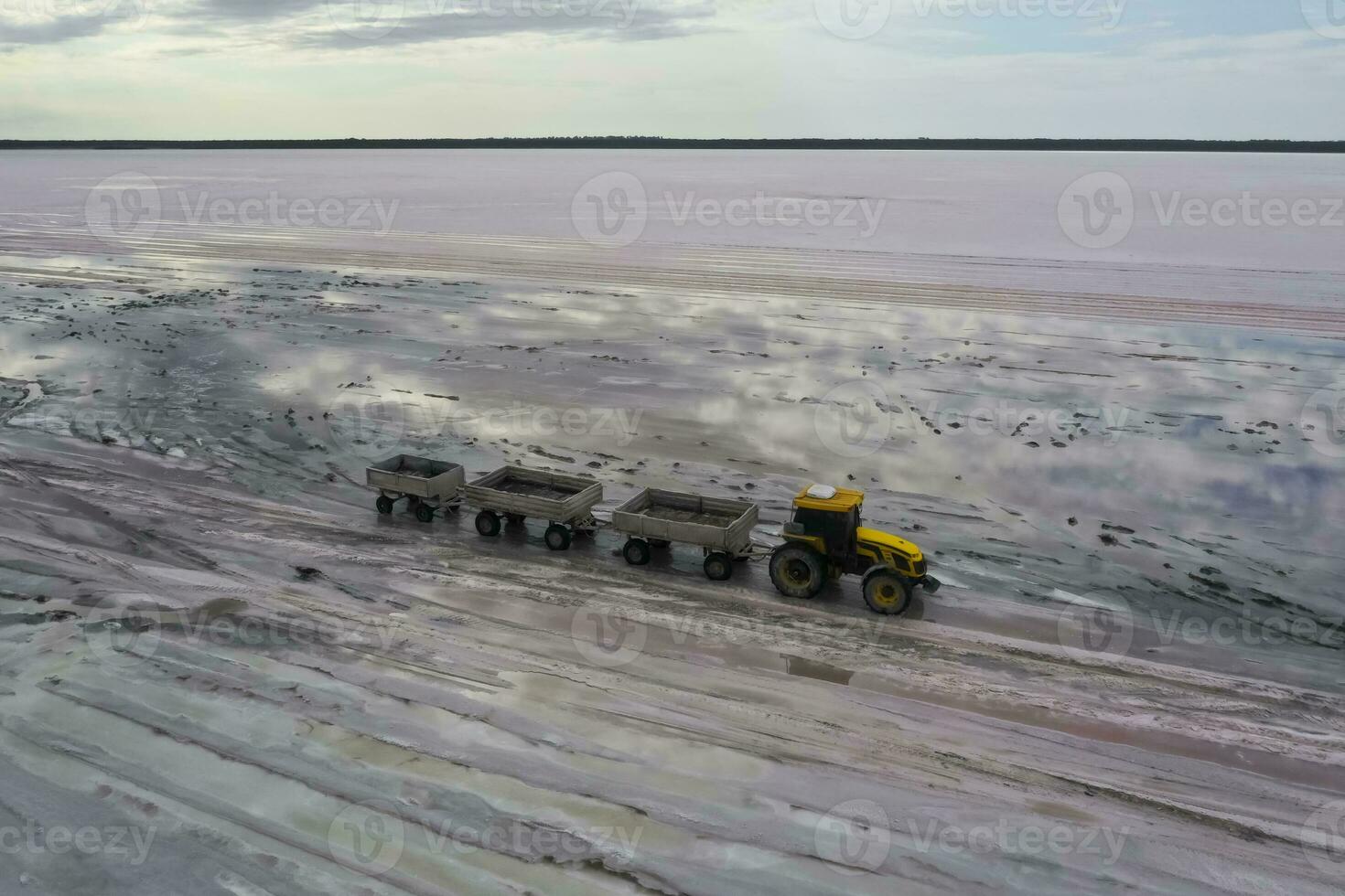 sel récolte dans sel lagune exploiter, salines grandes de hidalgo, la pampa, patagonie, Argentine. photo