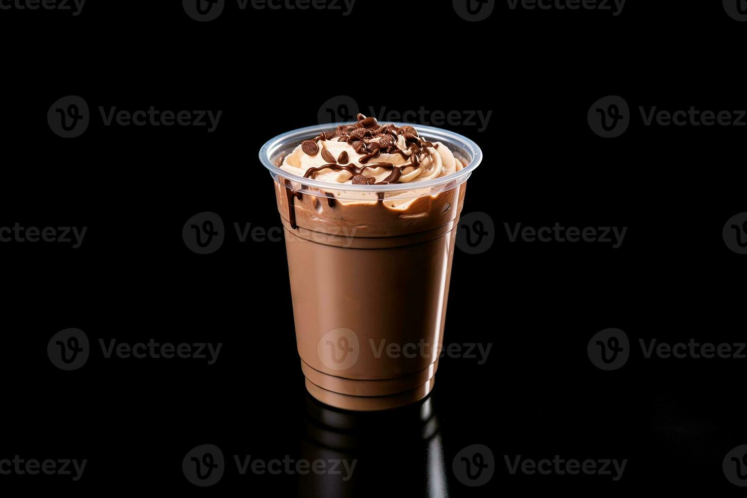 Chocolat Milk-shake dans Plastique à emporter tasse isolé sur noir Contexte. ai généré photo