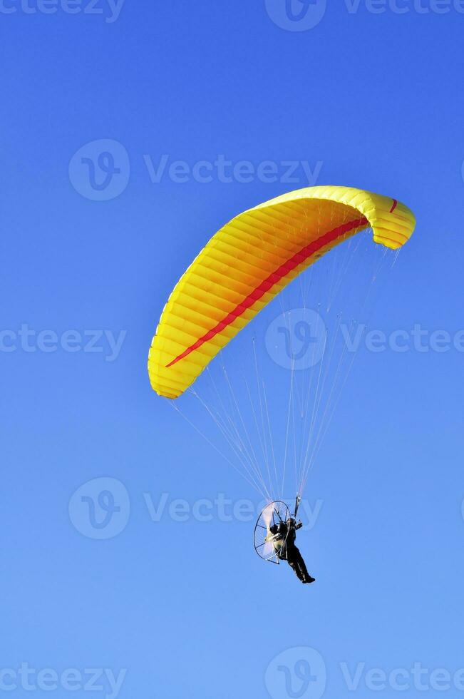 en volant hélice parapente photo