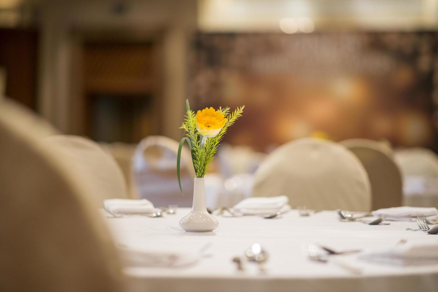 salle de mariage ou autre installation de réception pour un dîner raffiné photo