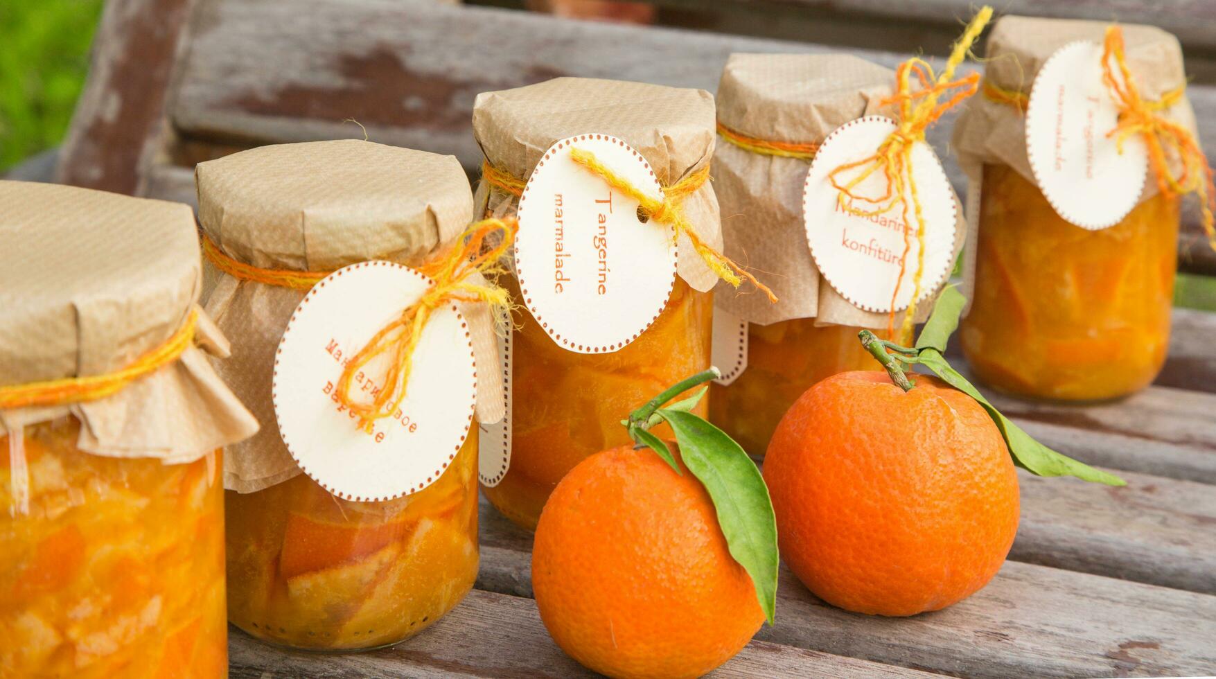 fait maison mandarine confiture dans le verre photo