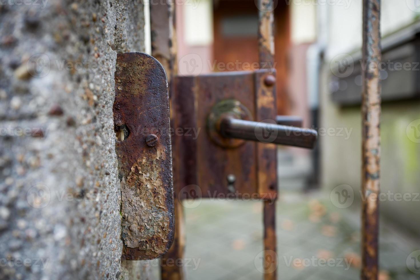 Porte ancienne et rouillée à Francfort photo